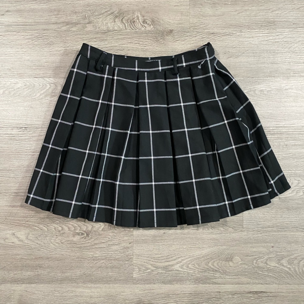 Hot Topic Plaid Black and White Women's Skirt Pleated Small